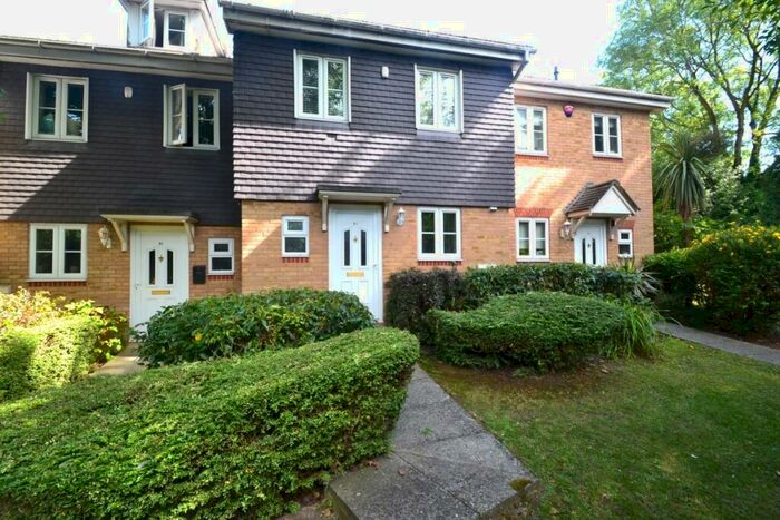 3 Bedroom Terraced House To Rent In Robin Hood Lane, Chatham, Kent, ME5