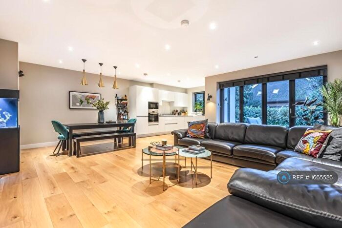 2 Bedroom Flat To Rent In Bickley Park Road, Bickley, BR1