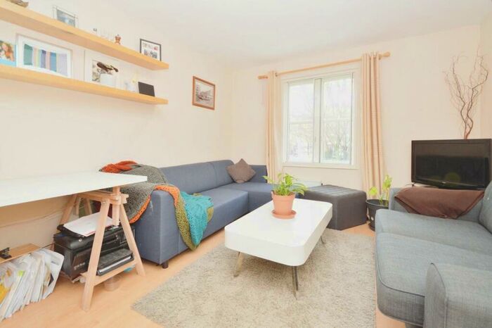 1 Bedroom Apartment To Rent In Dove Road, London, N1