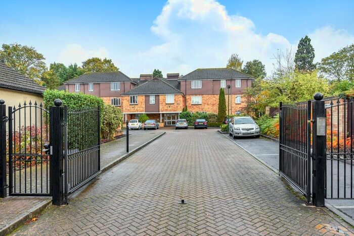 2 Bedroom Flat To Rent In Byron Court, Windsor, SL4