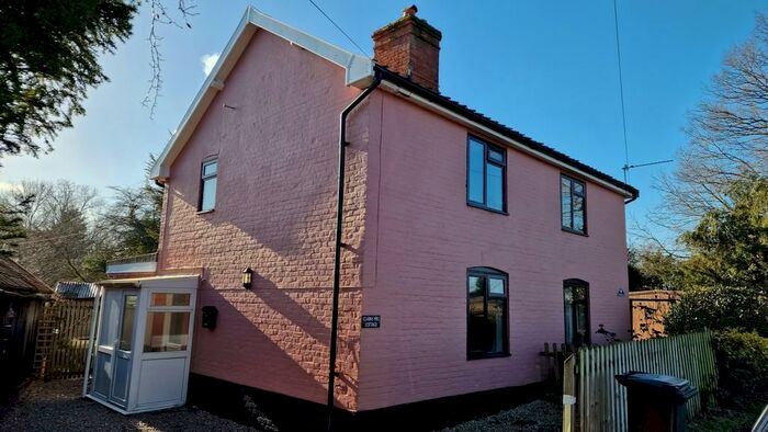 2 Bedroom Cottage To Rent In Clarks Hill, Weybread, IP21