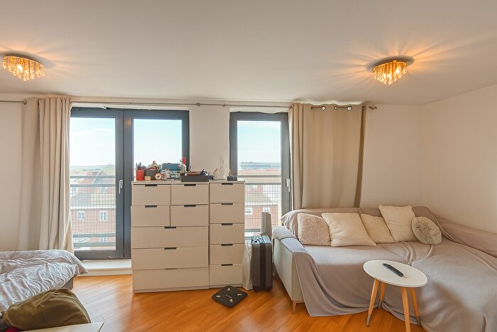 Studio To Rent In Bramley Crescent, Ilford, IG2