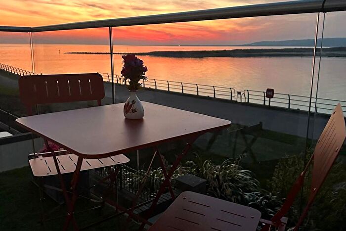 5 Bedroom Town House For Sale In Bwlchygwynt, Llanelli, SA15