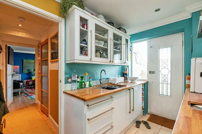 1 Bedroom Flat For Sale In Marine Court, St. Leonards-On-Sea, TN38