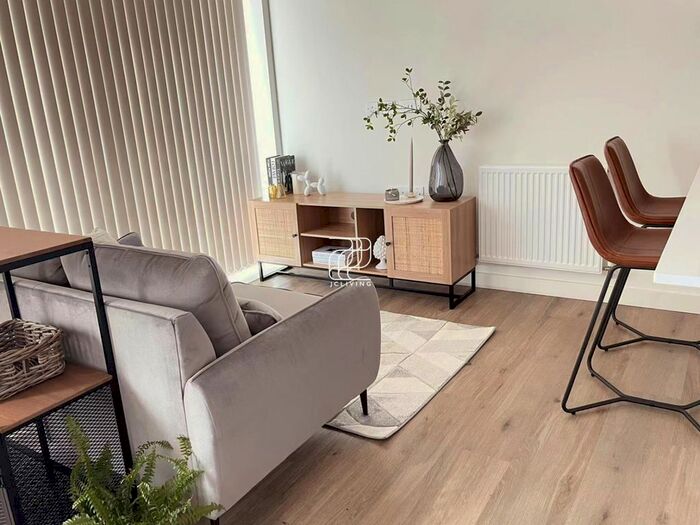 Studio To Rent In Blenheim Mansions, London, N8