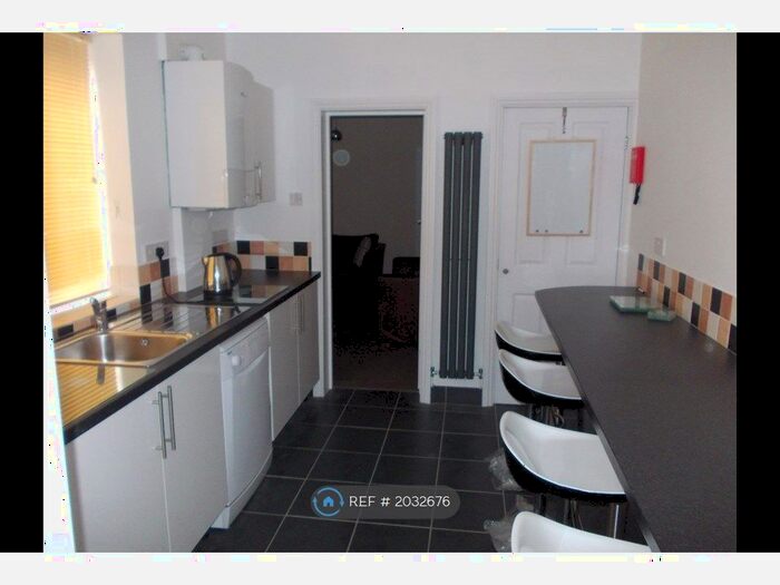 4 Bedroom Terraced House To Rent In Ashford Street, Stoke-On-Trent, ST4