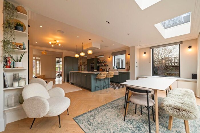 5 Bedroom Semi-Detached House To Rent In Chelmsford Square, Kensal Rise, London, NW10