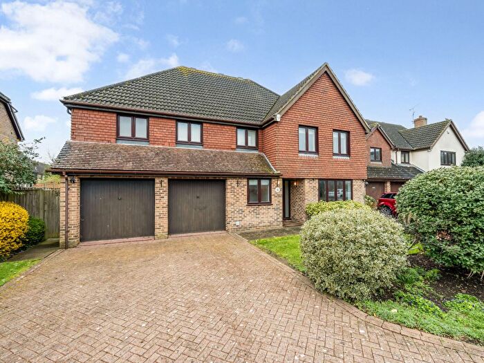 4 Bedroom Detached House For Sale In Raeburn Way, Sandhurst, GU47