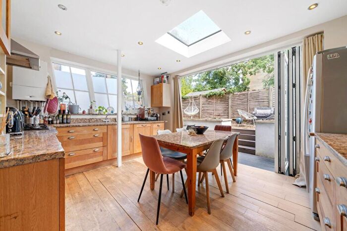 3 Bedroom Flat For Sale In Dulwich Road, SE24