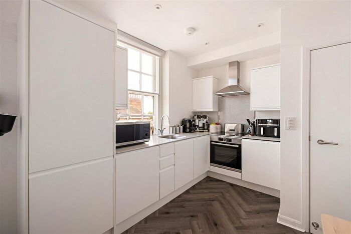 1 Bedroom Flat For Sale In George Lane, London, E18