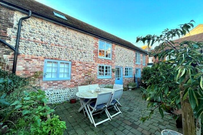 2 Bedroom Mews To Rent In Foundry Cottages, Lewes, BN7