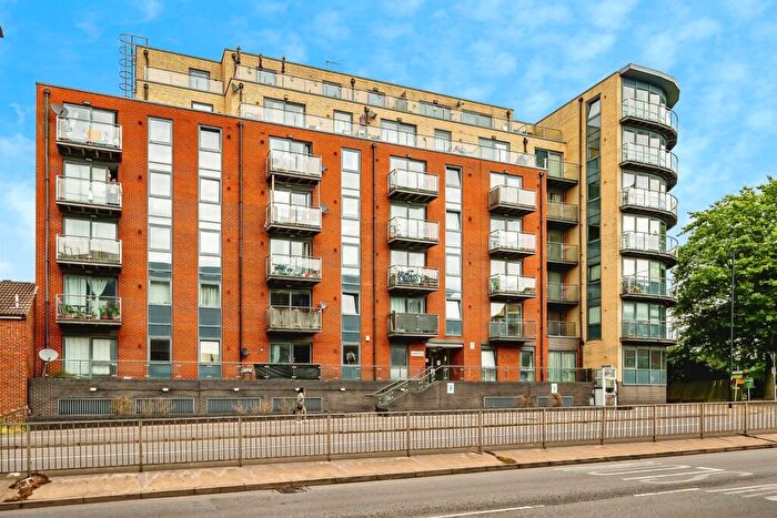 2 Bedroom Apartment To Rent In Bath Road, Slough, SL1