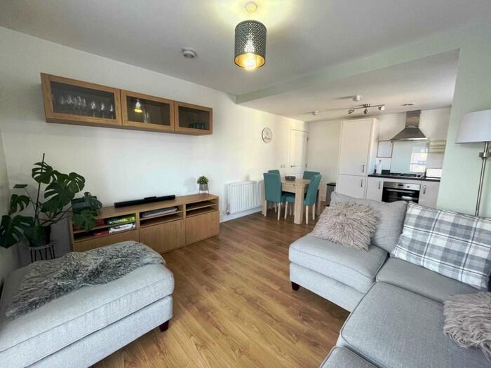 2 Bedroom Flat To Rent In Mulberry Crescent, Renfrew, PA4