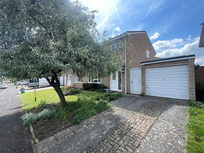 3 Bedroom Semi-Detached House For Sale In Park View, Crewkerne, TA18