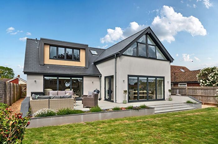 4 Bedroom Detached House For Sale In Cowley Road, Lymington, SO41