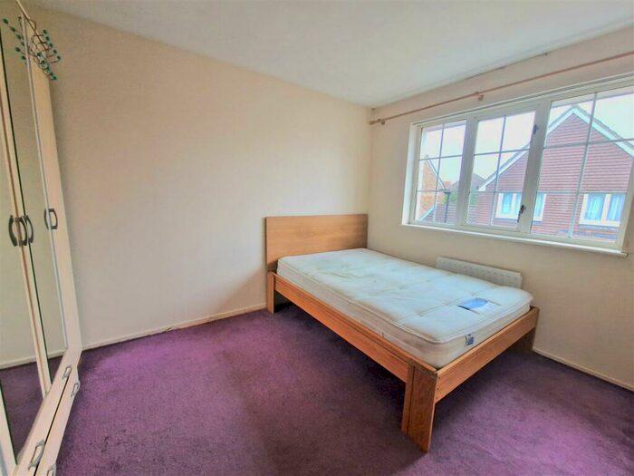 4 Bedroom House To Rent In Vanbrugh Close, London, E16
