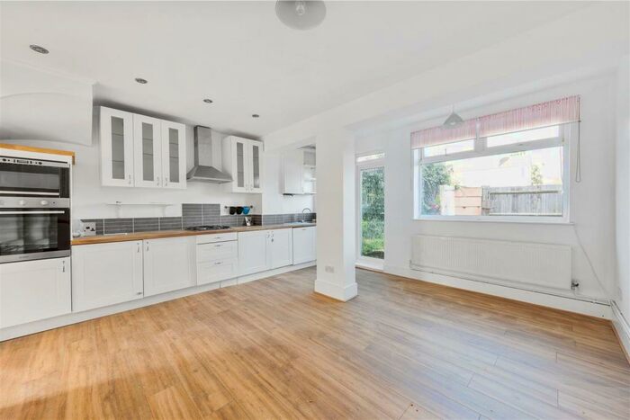 2 Bedroom Terraced House To Rent In Havant Road, Walthamstow, E17