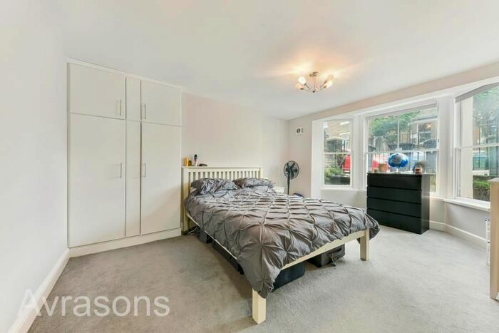 2 Bedroom Flat To Rent In Hayter Road, London, SW2