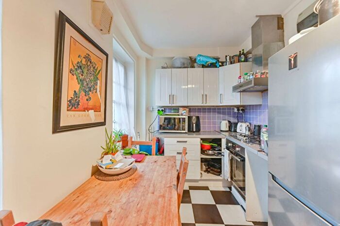 2 Bedroom Flat To Rent In Albion Avenue, Nine Elms, London, SW8