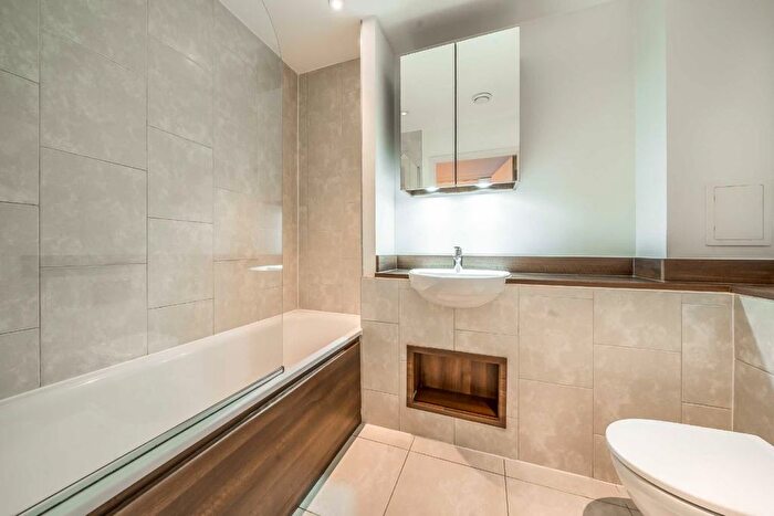 2 Bedroom Flat To Rent In Carney Place, London, SW9