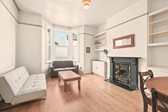 1 Bedroom Flat For Sale In Cavendish Road, London, SW12