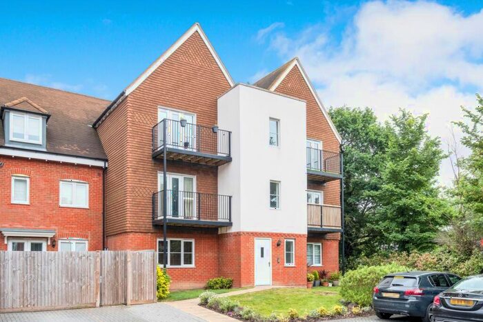 2 Bedroom Cottage To Rent In Outfield Crescent, Wokingham, RG40