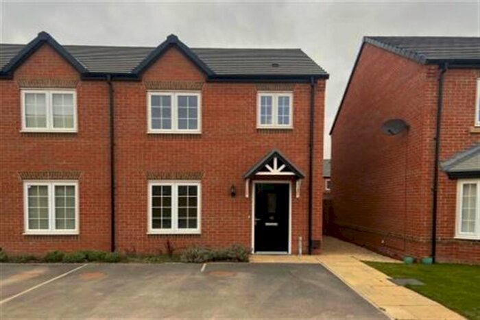 3 Bedroom Semi-Detached House To Rent In Cutter Lane, New Rossington, Doncaster, DN11