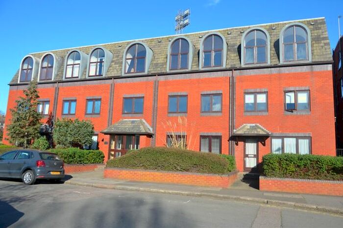 1 Bedroom Flat To Rent In Brook Road South, Brentford, TW8