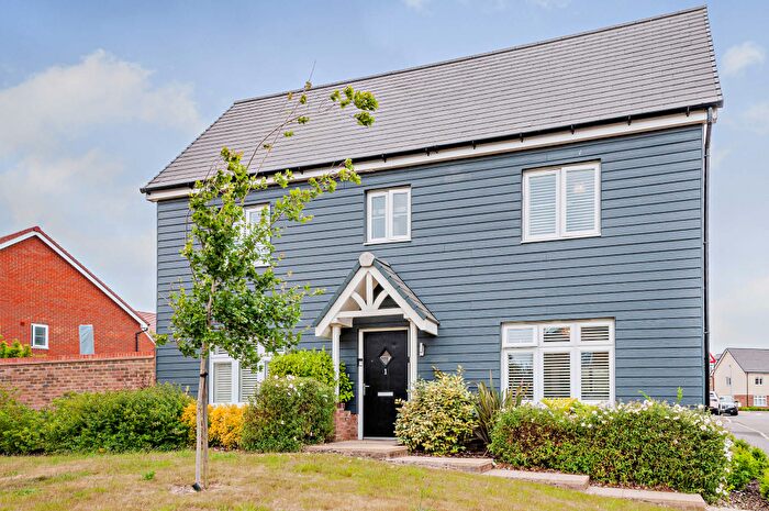 3 Bedroom Detached House For Sale In Horseshoe Way, Ash, CT3