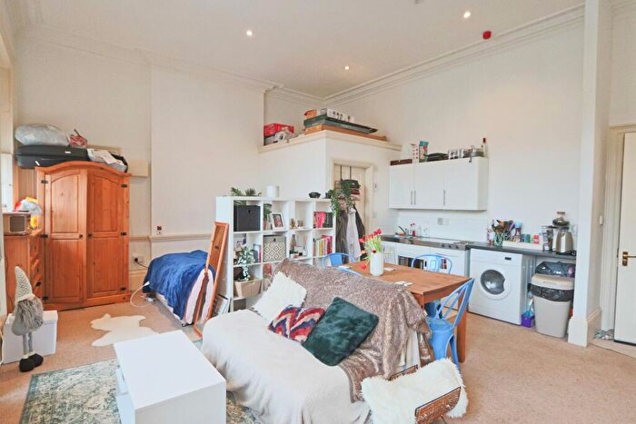 Studio To Rent In Berkeley Square, Bristol, BS8 - Photo 3