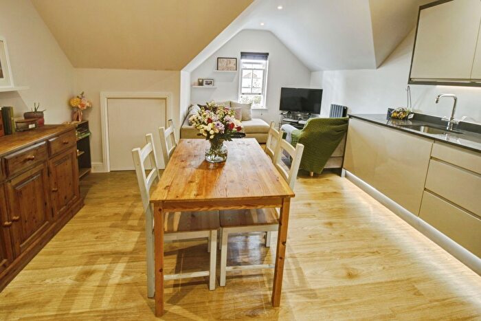 2 Bedroom Flat For Sale In High Street, Tunbridge Wells, TN2