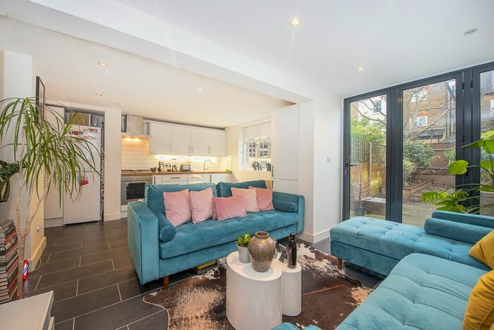 2 Bedroom Flat To Rent In Mexfield Road, London, SW15