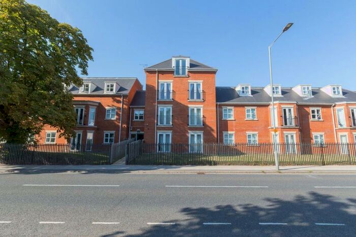 3 Bedroom Flat To Rent In Room Within Flat Spring Court, Spring Road, Ipswich, IP4