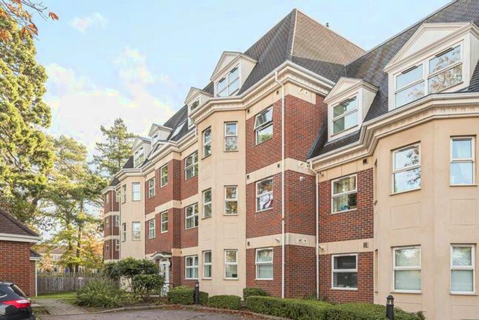 2 Bedroom Flat To Rent In Heathcote Road, Camberley GU15