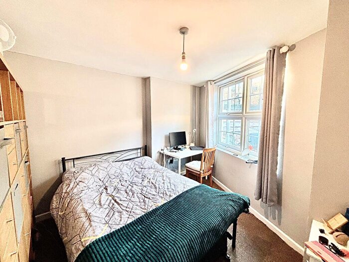 Flat To Rent In Wellington Passage, Wanstead, E11