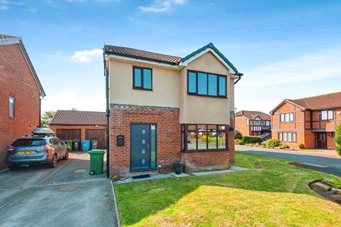 3 Bedroom Detached House For Sale In Mortlake Close, Widnes, Cheshire, WA8