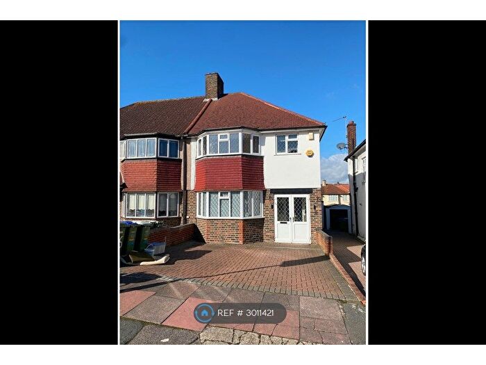 4 Bedroom Semi Detached House To Rent In County Gate, London, SE9