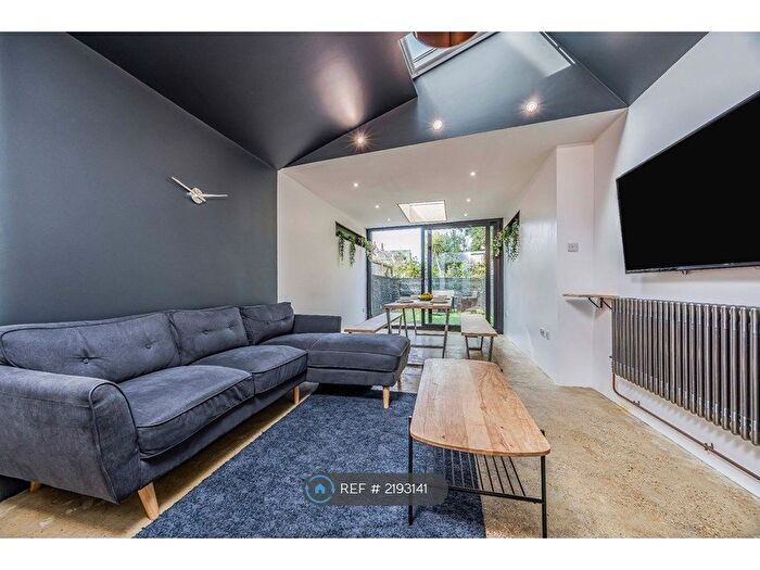 6 Bedroom Terraced House To Rent In Lawrence Road, Southsea, PO5