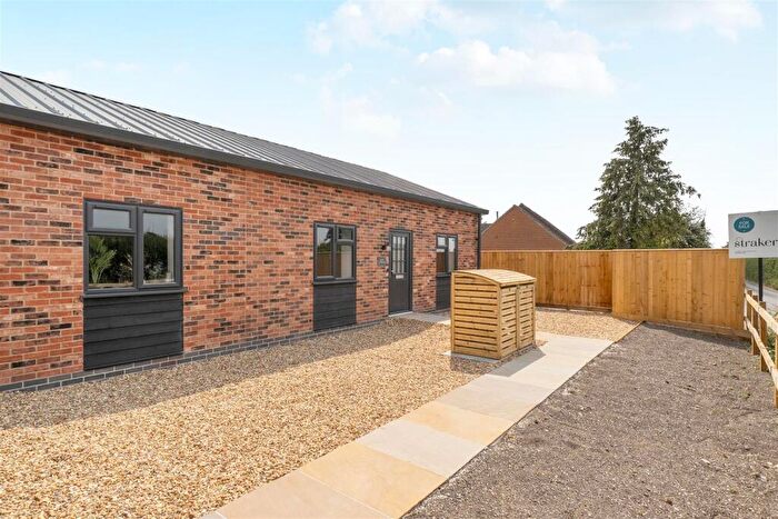 3 Bedroom Barn Conversion For Sale In Capps Lane, Heywood, Westbury, BA13