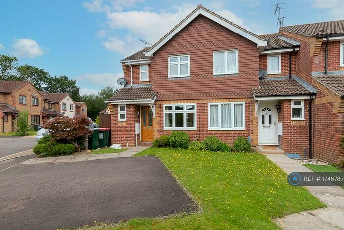 2 Bedroom End Of Terrace House To Rent In Graveney Road, Maidenbower, Crawley, RH10