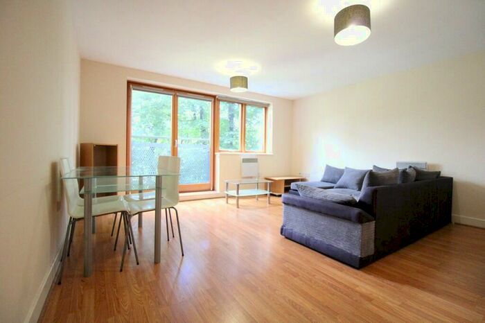 2 Bedroom Flat To Rent In Meath Crescent, London, E2