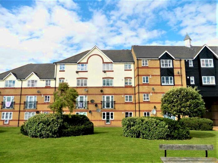 Studio To Rent In Lewes Close, Grays, RM17