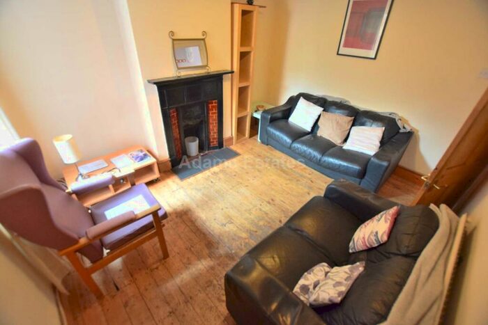 3 Bedroom Terraced House To Rent In Grange Ave, Reading, RG6