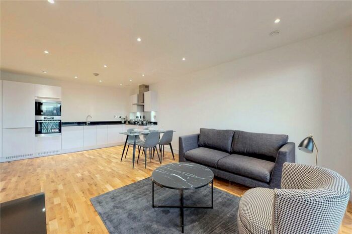 2 Bedroom Flat To Rent In City View Point, Poplar, E14