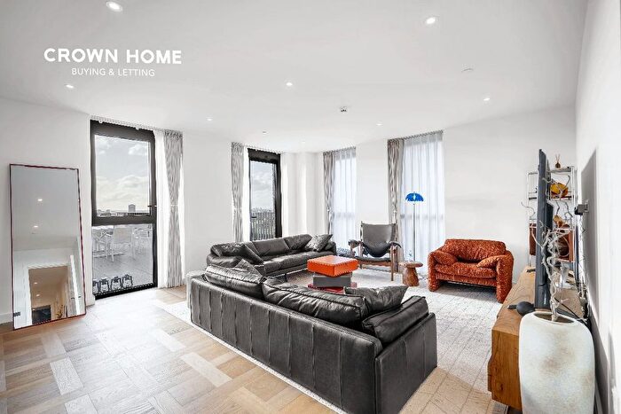 3 Bedroom Flat To Rent In Merino Gardens, London Dock, E1W