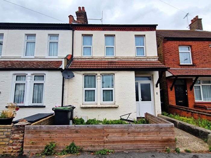 3 Bedroom Semi-Detached House To Rent In South Avenue, Southend On Sea, Essex, SS2