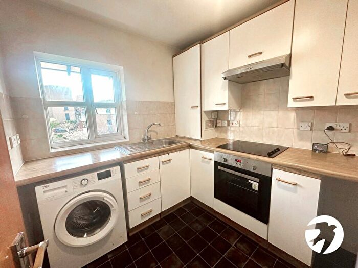 2 Bedroom Flat For Sale In Halley Gardens, Lewisham, London, SE13