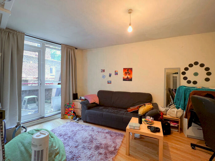 3 Bedroom Flat To Rent In Hampstead Road, NW1