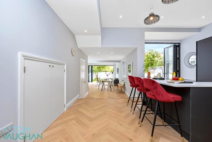 5 Bedroom Semi-Detached House To Rent In Pembroke Crescent, Hove, BN3