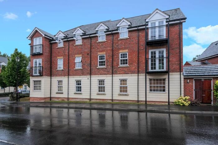 2 Bedroom Flat To Rent In Newbury, Berkshire, RG14